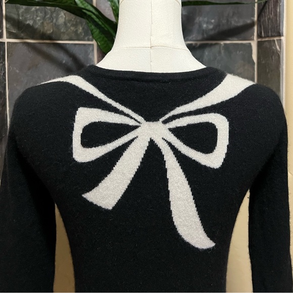 Saks Fifth Avenue Cashmere Pearls and Bow Round Neck Sweater Size Small - Picture 3 of 7